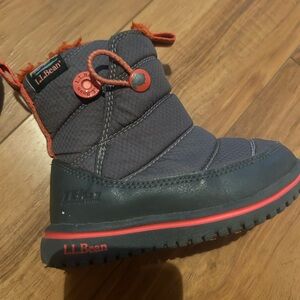 Kids LL bean snow boots size 7. Oranges and grey.